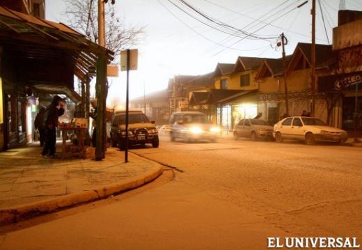 ALERTA AMARILLA COMPLEJO VOLCANICO - Comenzó la erupción del volcán Puyehue en Chile - Página 6 G_volcano.jpg.520.360