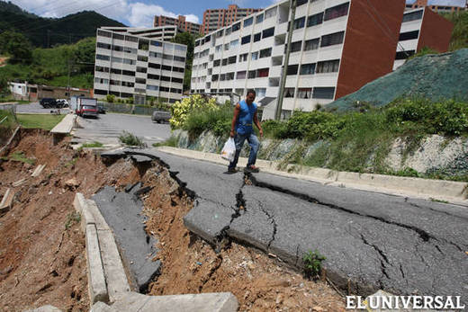 Lluvias atacan el Sureste En barrio La Toma murió una persona tras crecida de la quebrada La Guairita Caracas 10515641_copia.jpg.520.360